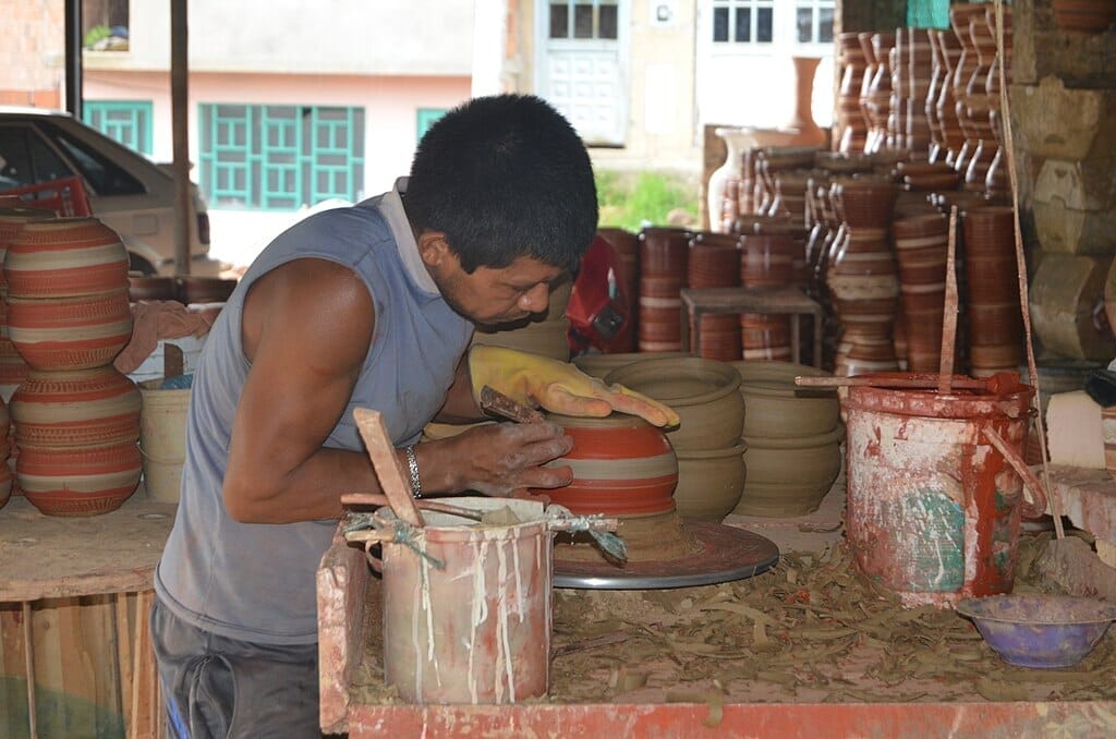 Artisan from Raquira, Colombia, making traditional clay pots. From Wikimedia, by Marvin David Del Cid.