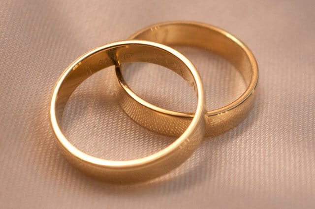 photo of sustainable gold jewelry