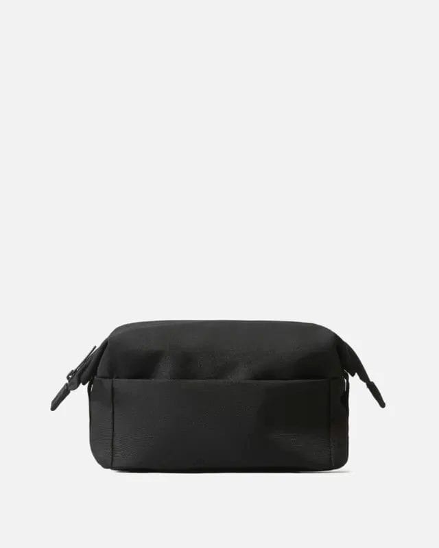 Photo of the Renew Catch-All Case by Everlane in black