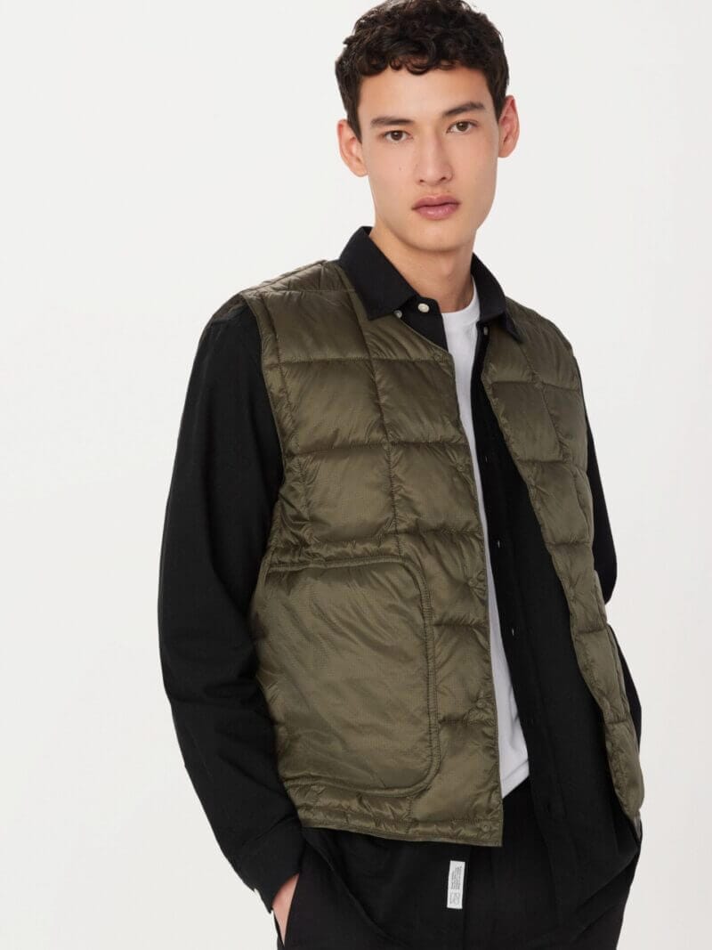 Frank And Oak The Aero Packable Vest in Tuscany Green