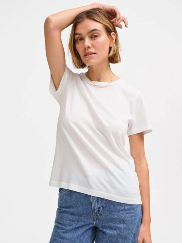 Eco-friendly sustainable organic cotton white boxy tee for her