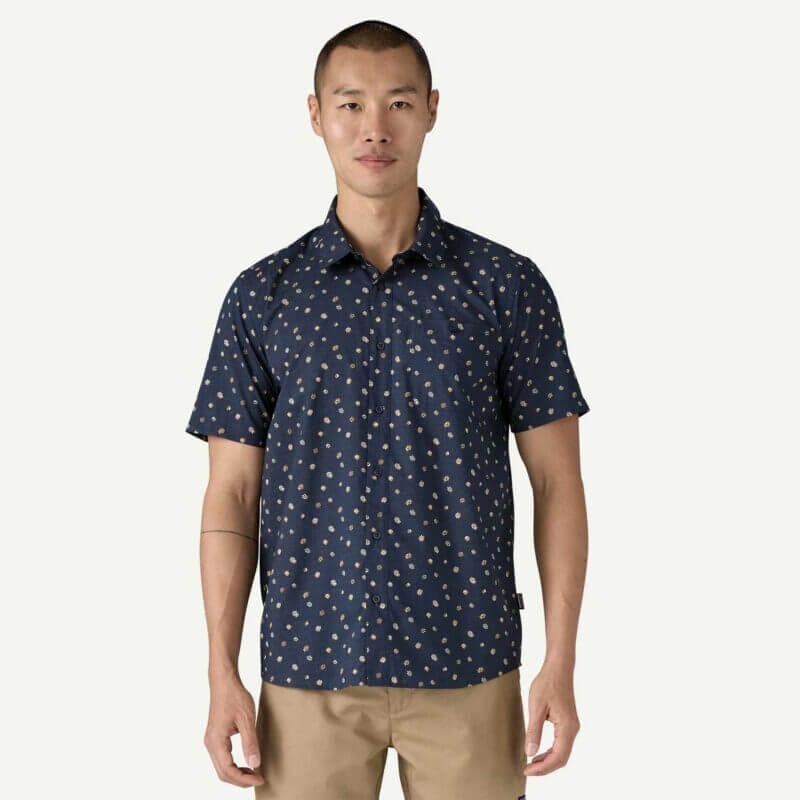 Patagonia Men's Go-To Lightweight Button Down Shirt in New Navy